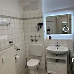 Stylish With Balcony, Underground Parking 公寓 卡塞尔