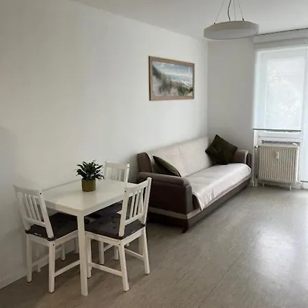 Stylish With Balcony, Underground Parking 卡塞尔
