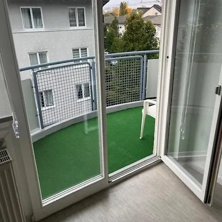 公寓 Stylish With Balcony, Underground Parking